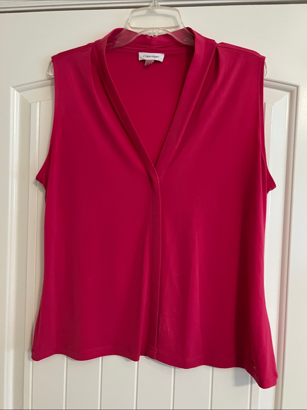 Calvin Klein V-Neck Sleeveless Camisole in Fuchsia Pink